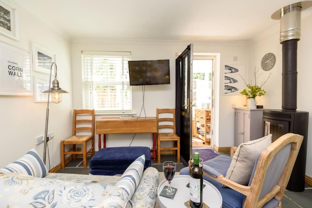 Bijou Coastal Apartment In Polperro With Hot Tub Onsite Parking Downhill Walk To Village ภายนอก รูปภาพ