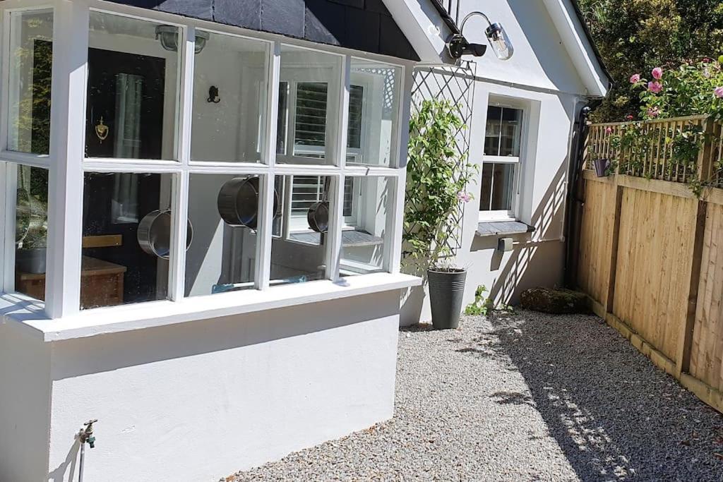 Bijou Coastal Apartment In Polperro With Hot Tub Onsite Parking Downhill Walk To Village ภายนอก รูปภาพ