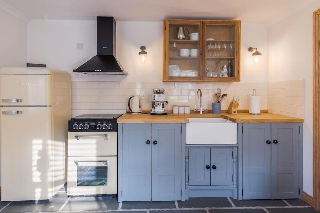 Bijou Coastal Apartment In Polperro With Hot Tub Onsite Parking Downhill Walk To Village ภายนอก รูปภาพ