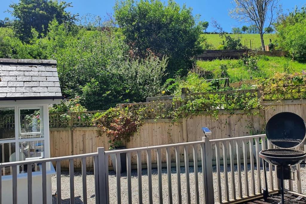 Bijou Coastal Apartment In Polperro With Hot Tub Onsite Parking Downhill Walk To Village ภายนอก รูปภาพ